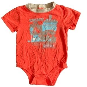 DKNY NY Broadway Short Sleeve Onesie Size 6-9Mos